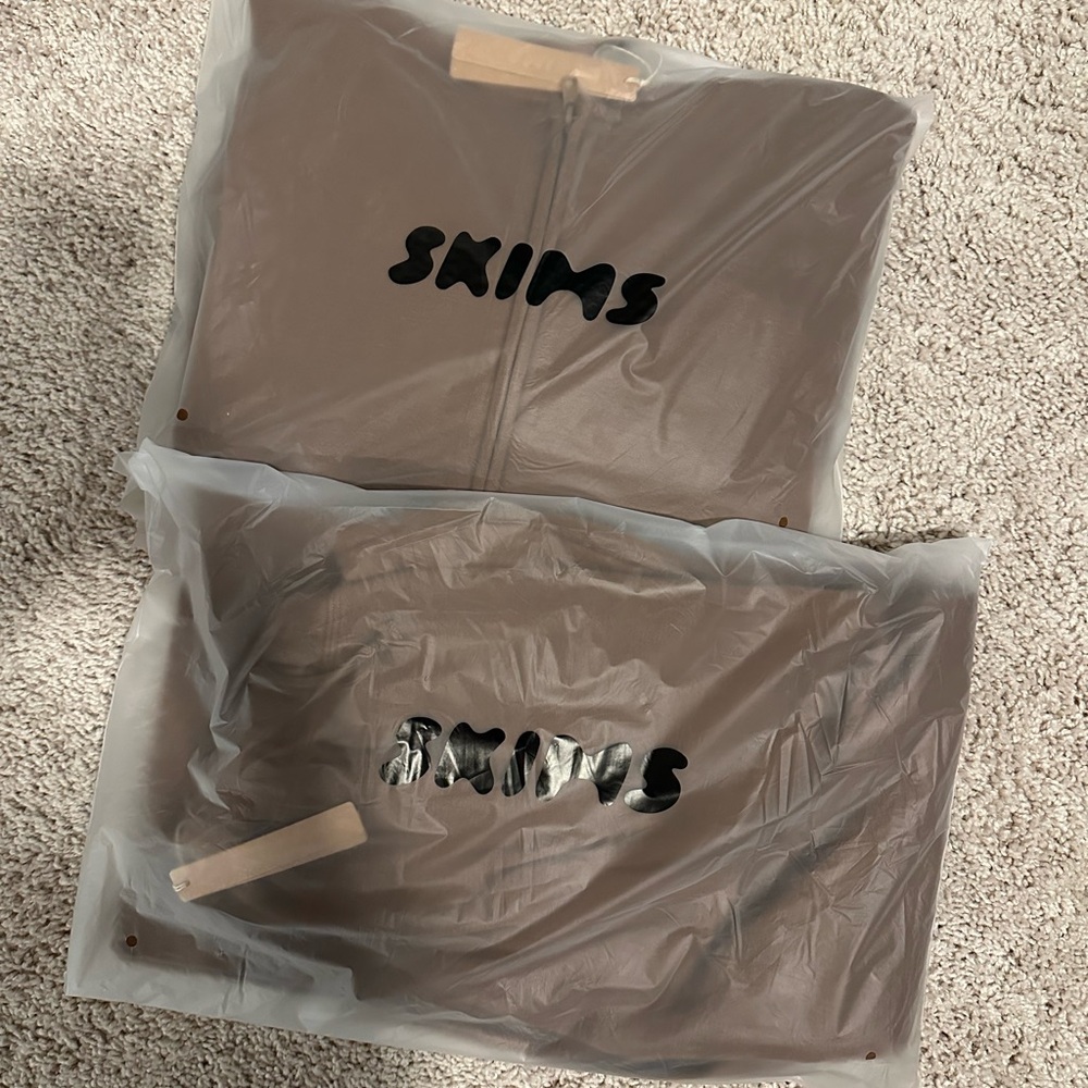 SKIMS SET